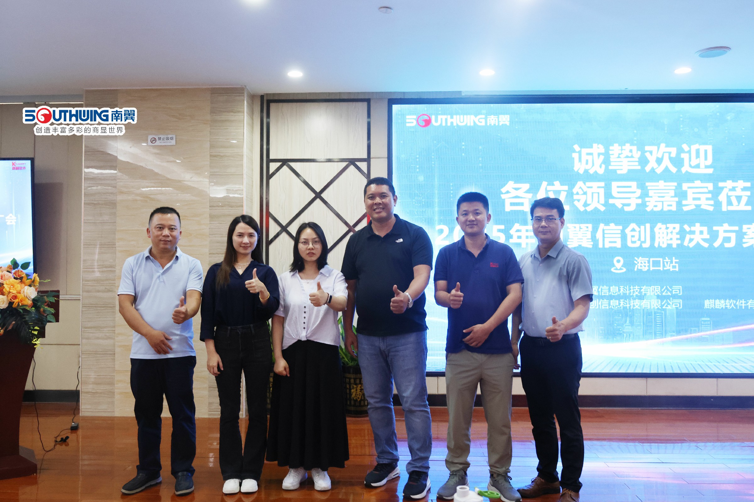 2S7A5872-1~1.jpg